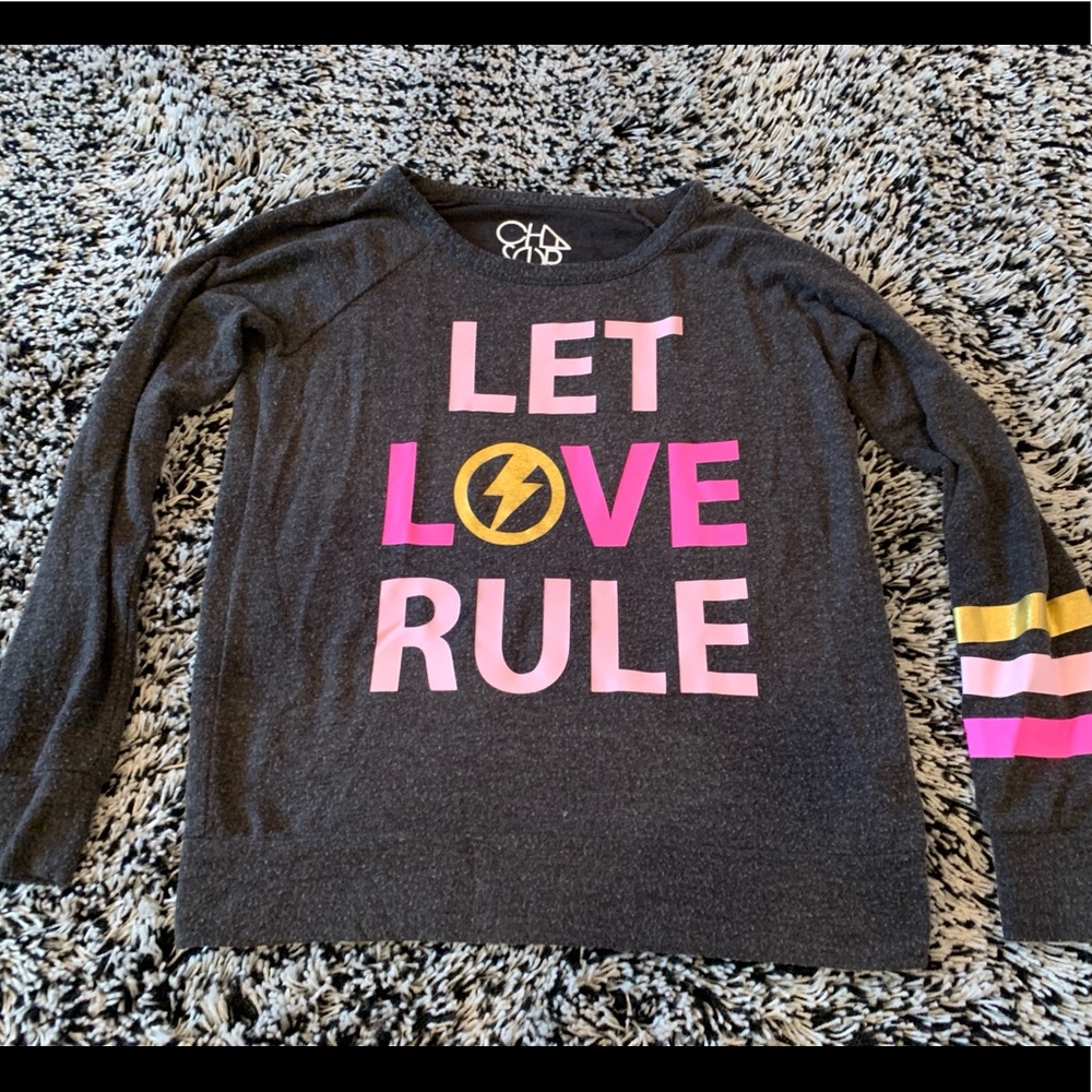 Chasor grey sweatshirt “ Let Love Rule” size M